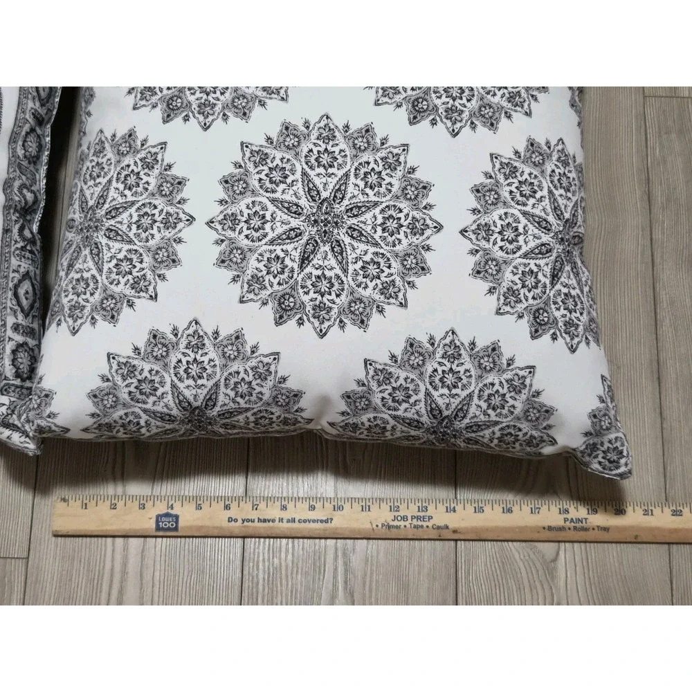 2 Pottery Barn Pillows Medallion Black & White 20x20 Set Geometric Design Throw